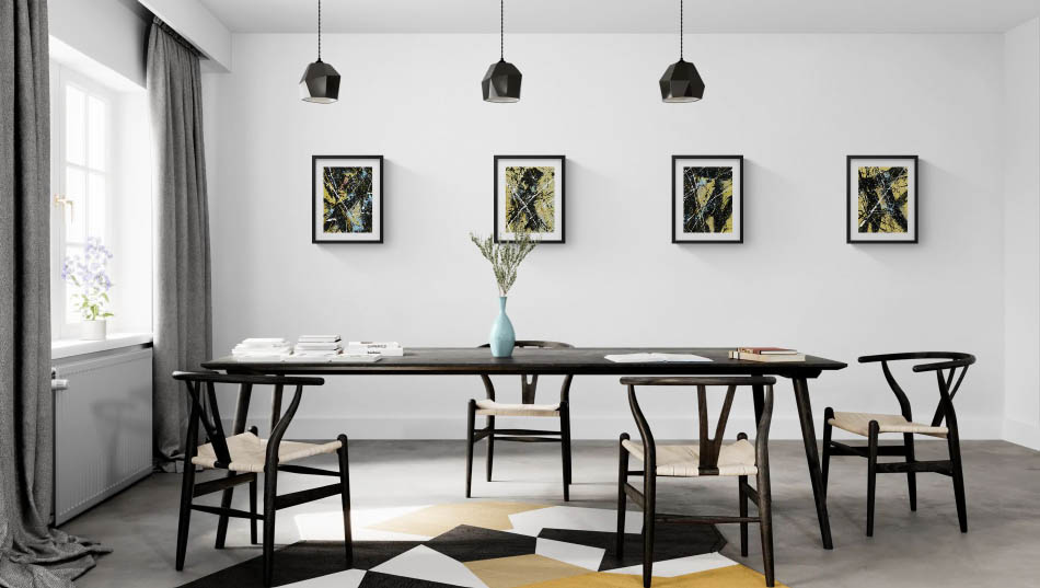 4 petits tableaux bien alignés sur un grand mur, dans une salle à manger à la décoration moderne